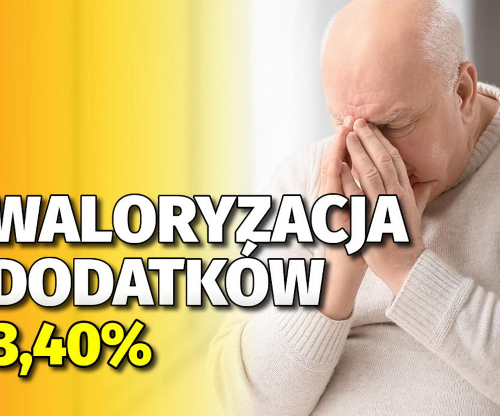 Zmartwiony senior, zasłaniający twarz rękami, symbolizuje niską waloryzację dodatków do emerytur o 3,40%, co jest tematem artykułu Super Biznes. Stopa waloryzacji podana na grafice informuje o niewielkim wzroście świadczeń.