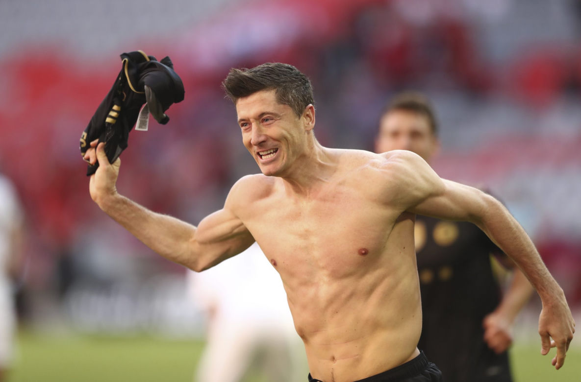 Robert Lewandowski i Anna Lewandowska w mercedesie za milion