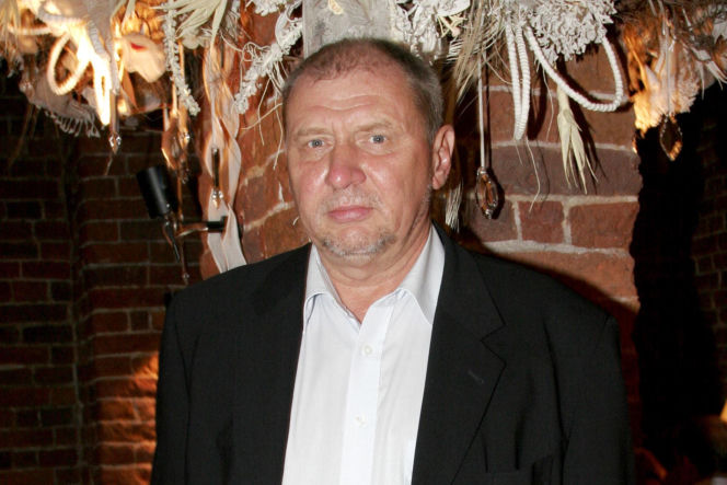 Tak wyglądał przed laty Andrzej Grabowski. Miał jeszcze mniej włosów!