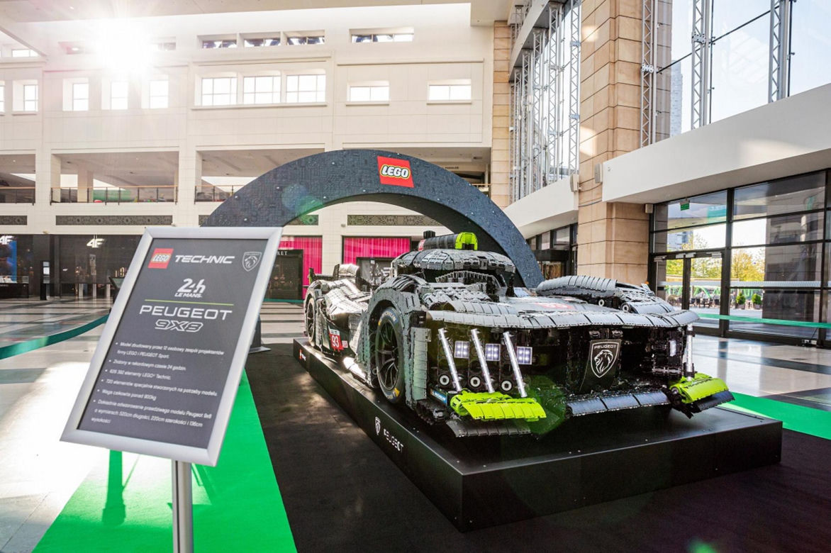 LEGO Technic Peugeot 9x8 Hybrid Hypercar