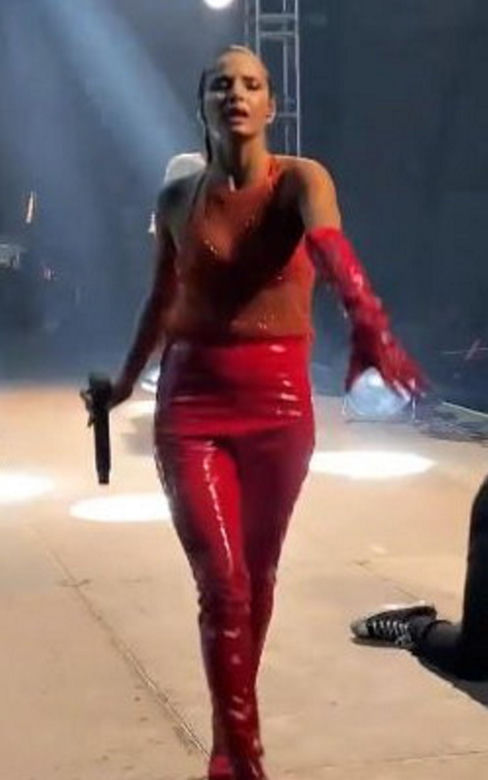 Julia Wieniawa, Britney Spears