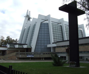 Wyglądają jak wyjęte z koszmaru! Zobacz najbrzydsze budynki kościołów w Warszawie [TOP 10]