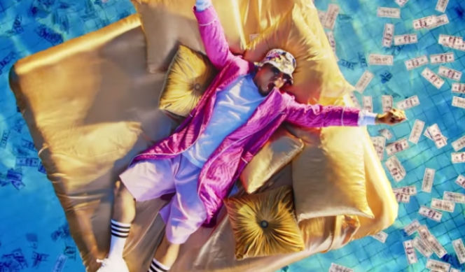 Chris Brown kadr z teledysku do Ayo