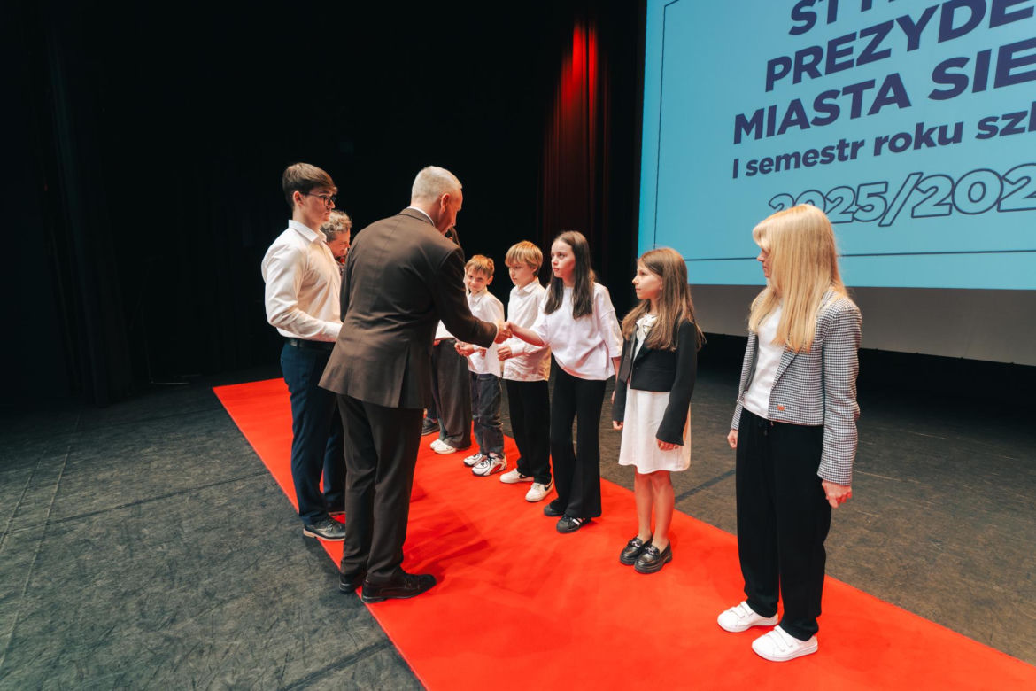 Najzdolniejsi uczniowie odebrali stypendia Prezydenta Miasta Siedlce