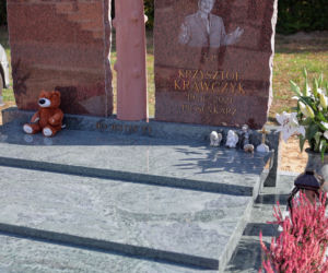 Tajemnica misia pilnującego grobu Krawczyka