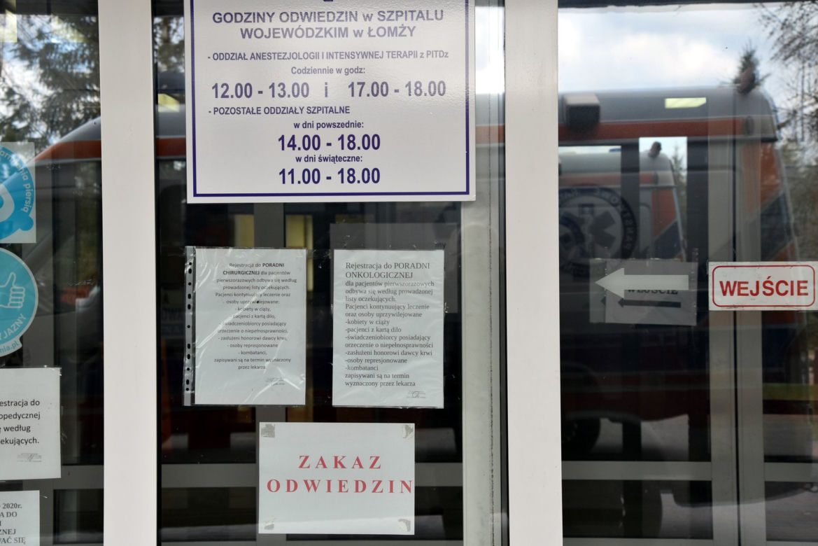 Protest przed szpitalem w Łomzy - NIE dla szpitala zakaźnego