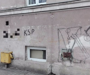 Coraz więcej symboli, napisów i obraźliwych haseł na praskich budynkach