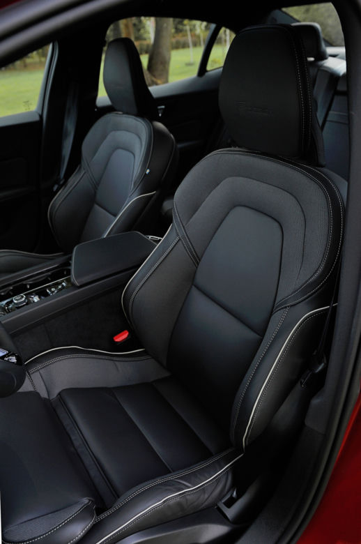 Volvo S60 T5 R Design First Edition