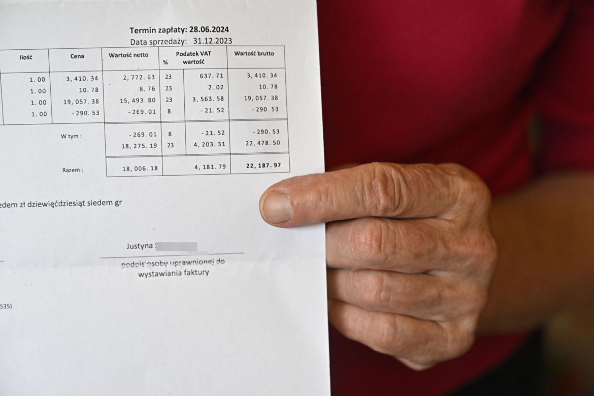Nie do wiary! Muszą zapłacić 20 tysięcy złotych za ogrzewanie 13-metrowego mieszkania pod Warszawą. „Skąd mam wziąć te pieniądze?”