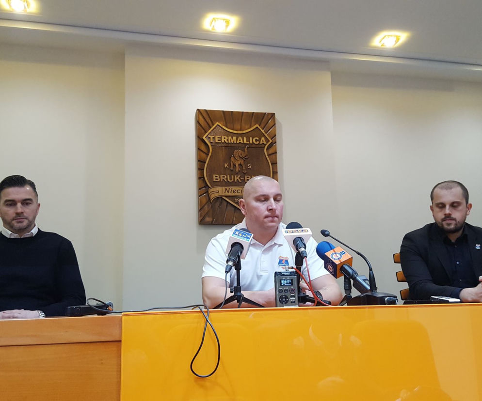 Lewandowski i Żewłakow na ratunek Niecieczy! Słonie awansują do Ekstraklasy?