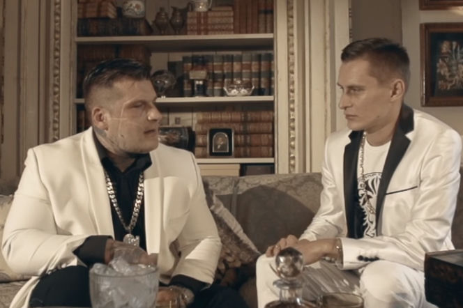 Popek i Kali w teledysku