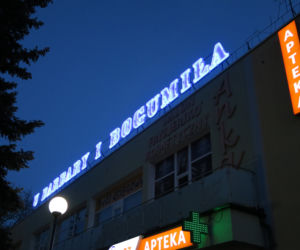 Historyczny neon znów rozświetla ulice Kalisza