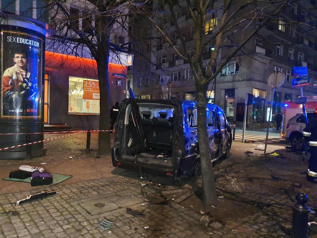 Zderzenie BMW z taksówką na Marszałkowskiej