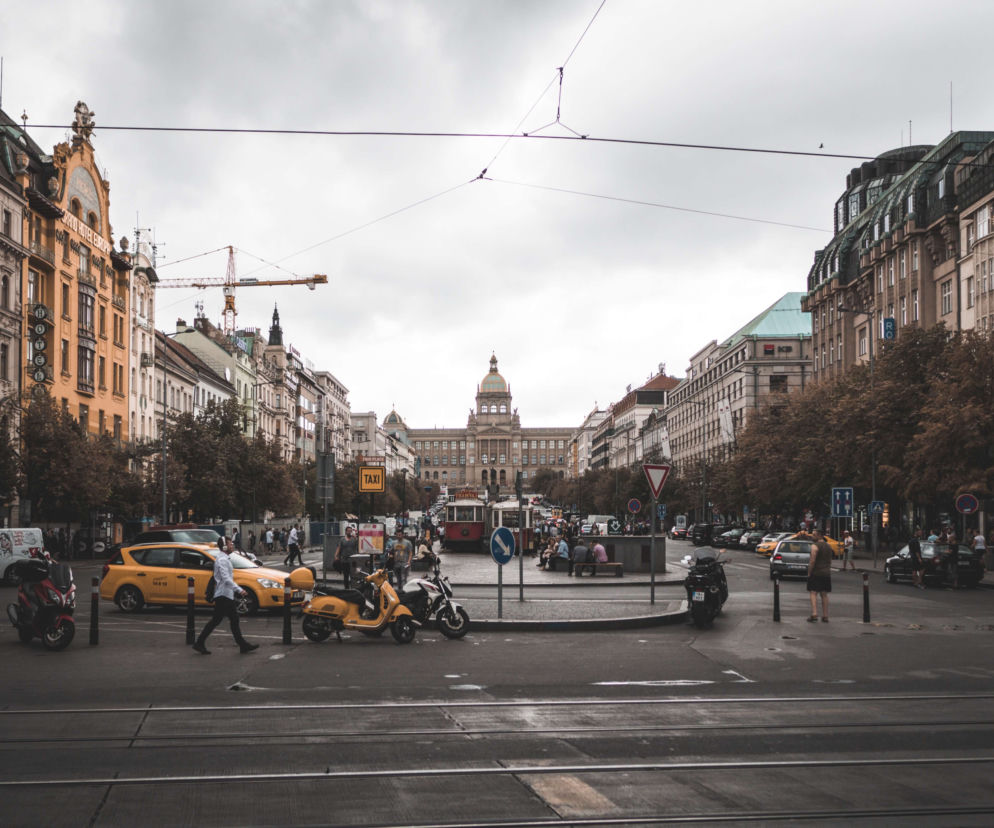 Czechy: Minister zdrowia nie przestrzegał obostrzeń. Bez maseczki wychodził z restauracji. Grozi mu dymisja