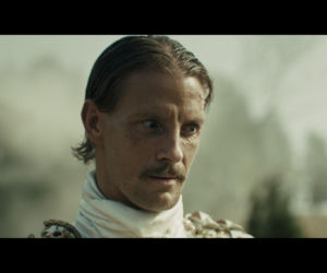 W filmie Macieja Kawulskiego wciela się w głównego antagonistę.