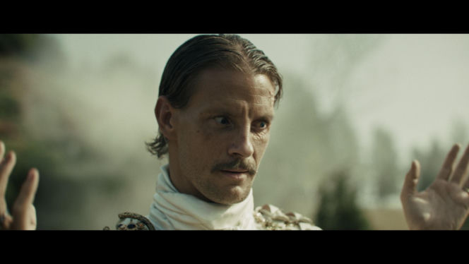 W filmie Macieja Kawulskiego wciela się w głównego antagonistę.