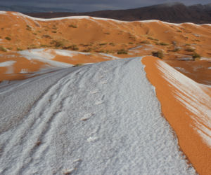 Koniec świata! Sahara zamarzła. Pustynię pokrył śnieg. ZDJĘCIA