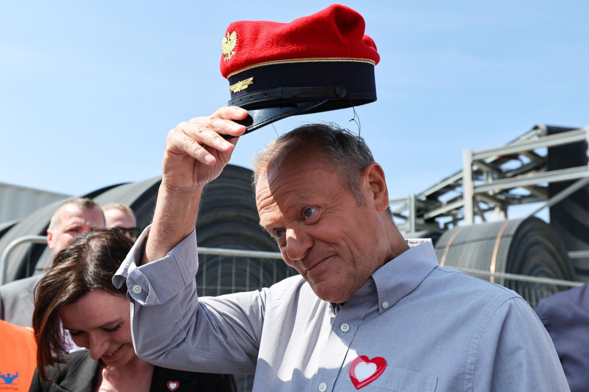 Donald Tusk w Męcinie. Premier odwiedził budowę największego tunelu kolejowego w Polsce