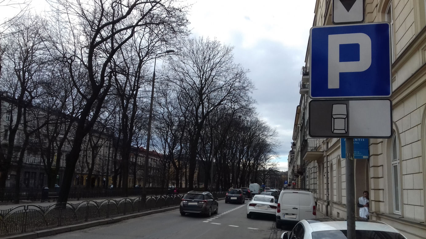 Kraków: Urzędnicy zabrali jeden pas na Dietla i zrobili tam... parking