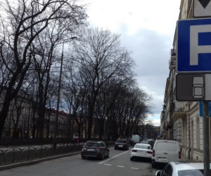 Kraków: Urzędnicy zabrali jeden pas na Dietla i zrobili tam... parking
