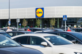 Koniec z biletami parkingowymi w Lidlu. Nowy system to wygoda, ale jest limit 90 minut. Sprawdź, jak uniknąć kary