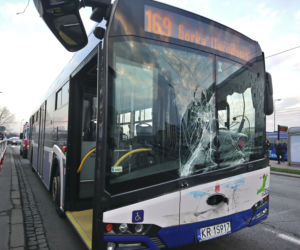 Kraków: Poważny wypadek na rondzie Grunwaldzkim. Karetka zderzyła się z autobusem