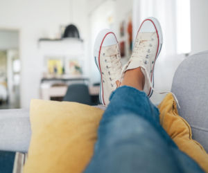 Wnosisz to do domu na podeszwach. Eksperci ostrzegają: 96 proc. butów ma na sobie te bakterie