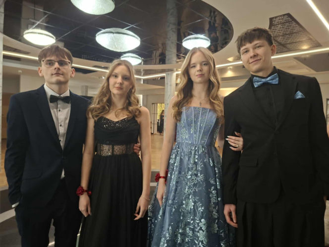 Studniówka 2026 maturzystów II LO w Starachowicach