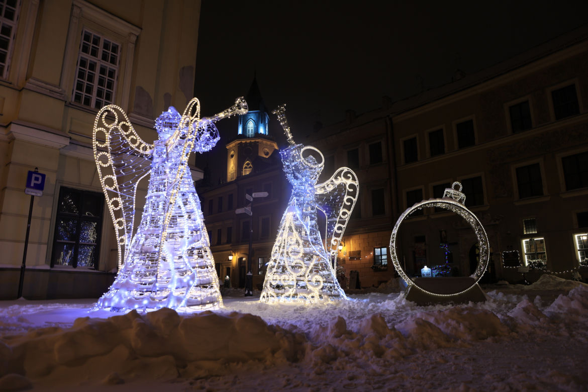 Śnieżny Lublin wieczorową porą