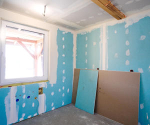 Tragiczny wypadek przerwał marzenia. Ekipa Nasz Nowy Dom walczyła z czasem. ZDJĘCIA domu przed i po remoncie