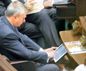 Przyznali sobie nagrody za rozdanie zabawek