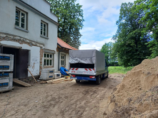 remont dworku w Kuźnicy Grabowskiej
