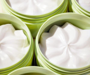 Wiosenny makijaż w odcieniach pistacji: świeżość i elegancja na wyciągnięcie ręki