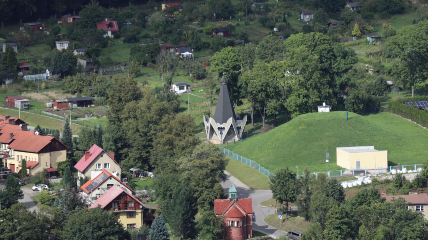 Obryw Skalny w Bardzie. Tutaj widoki zapierają dech w piersiach 