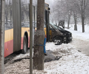 Wypadek autobusu miejskiego w Markach. Są ranni