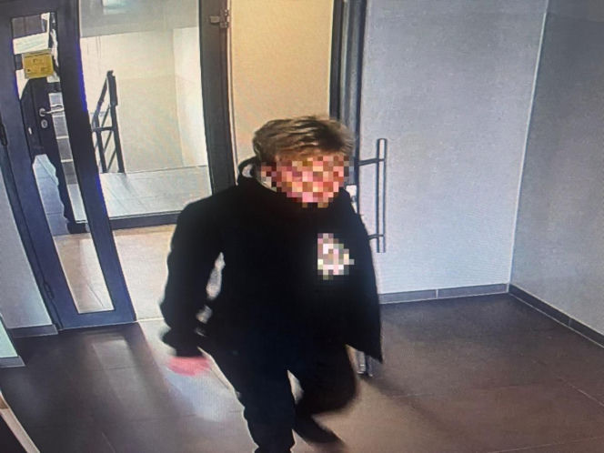 Sceny jak z filmu na komendzie w Słupsku. Sprawczyni kolizji drogowej natrudziła się, by uniknąć odpowiedzialności