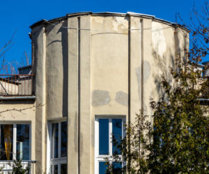 Dom przy Obrońców 25 na Saskiej Kępie