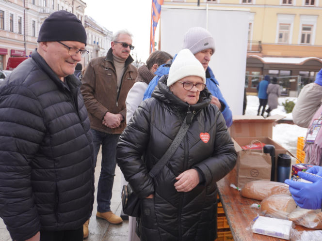 34. Finał WOŚP. Dziennikarze Radia ESKA rozgrzewają Tarnów pysznym żurkiem!
