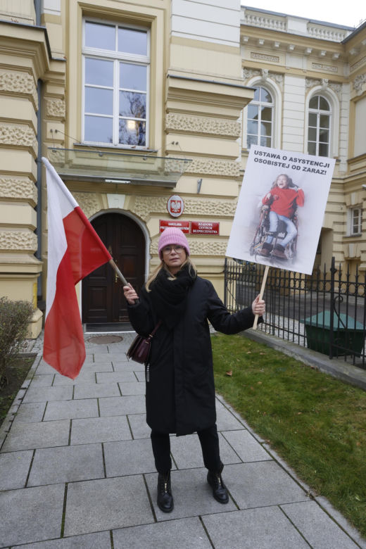 Protest osób z niepełnosprawnościami pod Kancelarią Premiera