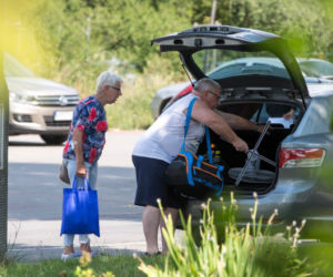 Mama Edyty Górniak wychodzi ze szpitala