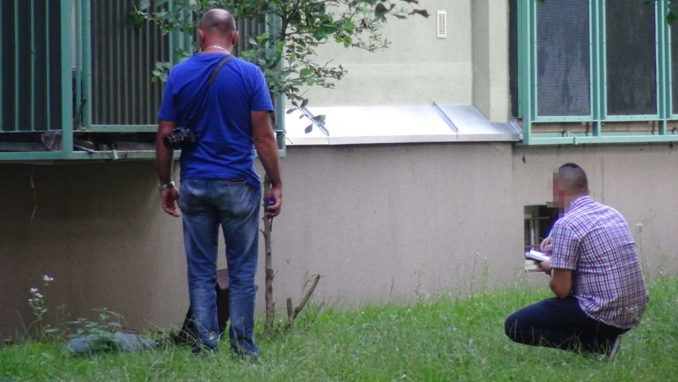 Kobieta wypadła z drugiego piętra