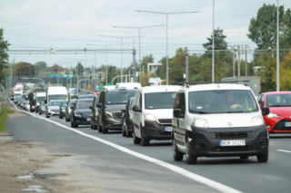 Wściekli mieszkańcy zablokują wyjazd z Warszawy. Co Rafał Trzaskowski uzgonił z burmistrzem Łomianek?