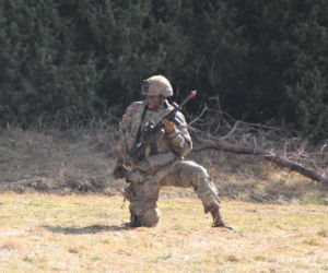 Brytyjscy żołnierze, ćwiczenia na poligonie