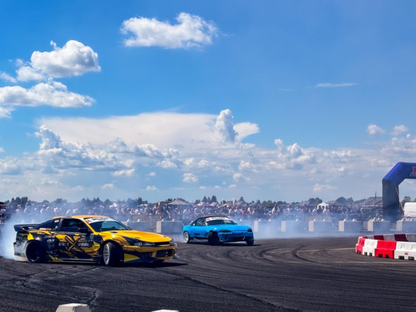 Tłumy na mieleckim lotnisku. SkillZone Festival powrócił z potężną dawką driftu i supersamochodów
