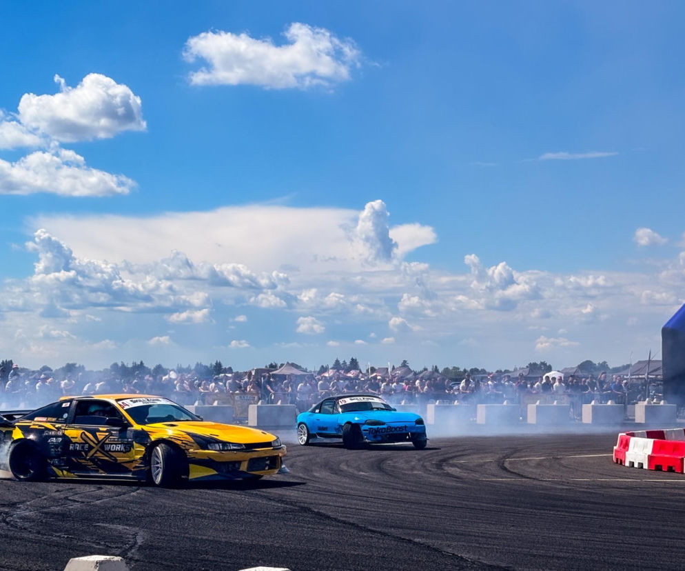 Tłumy na mieleckim lotnisku. SkillZone Festival powrócił z potężną dawką driftu i supersamochodów
