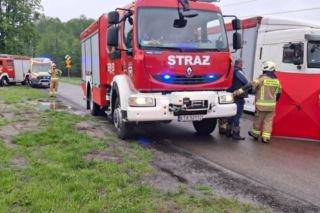 Pół rodziny zginęło w jednej chwili! Fiat najechał na ciężarówkę