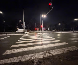Pijany pieszy Ukrainiec, wbiegł pod auto na czerwonym świetle. Potrącony, trafił do szpitala
