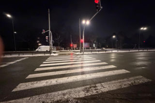 Pijany pieszy Ukrainiec, wbiegł pod auto na czerwonym świetle. Potrącony, trafił do szpitala