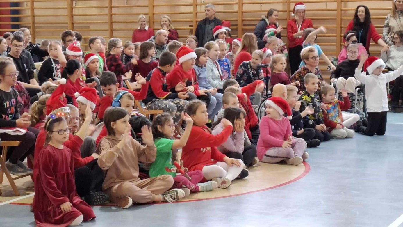 Mikołaj z Rovaniemi odwiedził uczniów Szkoły Podstawowej Specjalnej nr 19