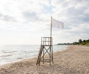 Sinice Mielno. Czy w Mielnie można się kąpać 26.08? Flaga, warunki pogodowe